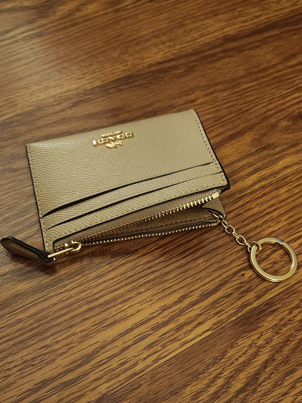 COACH Beige Leather Card Holder with Gold Keyring - Picture 4 of 6